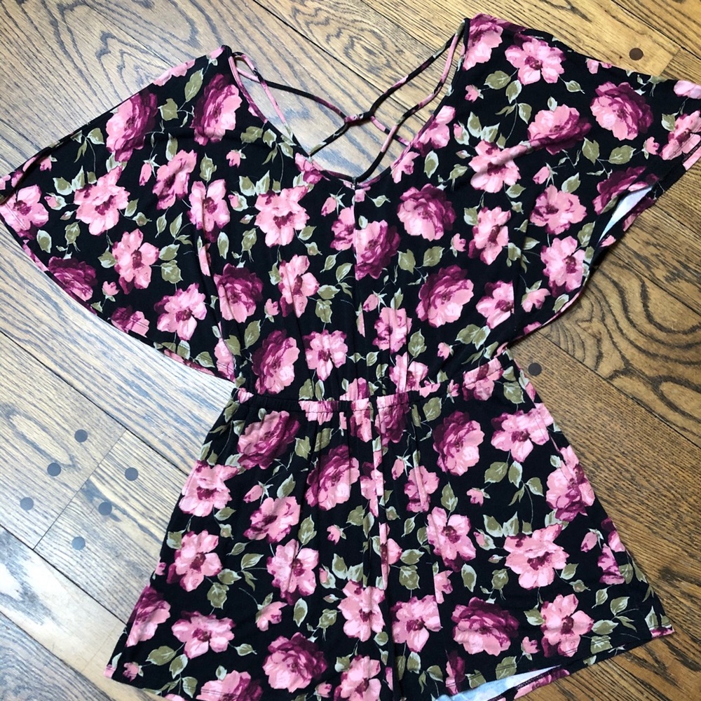 American Eagle Flowered Romper Size Small